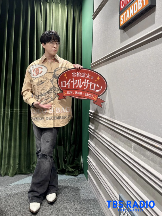 TBSR_PR's tweet photo. 【TBSラジオ・ピックアップ記事✏】

Snow Manの舘さまがかっこいいイントロ曲紹介に挑戦。悪戦苦闘しながらも曲紹介の深さを実感する回となりました🌹✨

▼Web記事
ロイヤルイントロ紹介！曲紹介は「奥が深いね～」【宮舘涼太のロイヤルサロン @datesama_TBSR】

📰記事全文＆radikoはコメント欄のリンクから👇