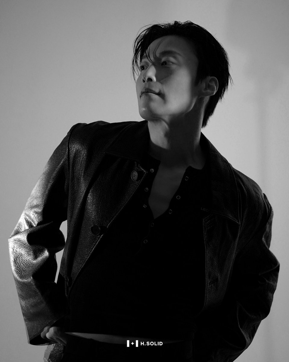 dzyxouk's tweet photo. 이번 일본팬미 7주년 릴스 찍는 영상 보면서도 느끼는게 남자가 가죽자켓만 입었다하면 바로 너무 화려해져서 눈둘곳이 없음 

근데 썬글라스까지 꼈다? 그냥 냅다 드러누워서 앙팬미 올때까지 안일어나게 됨 https://t.co/CwVlnaP1Xy