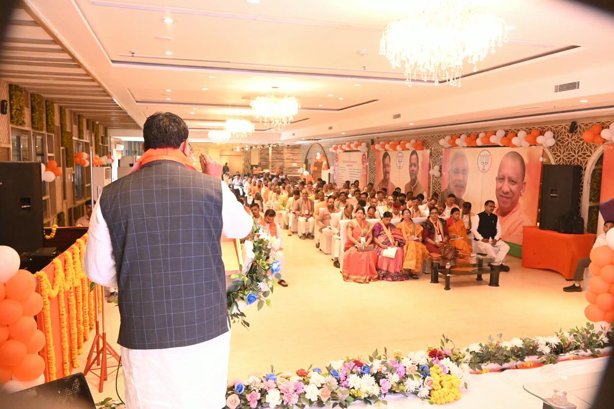 idharampalsingh's tweet photo. आज उन्नाव में अव��� एवं कानपुर क्षेत्र के विस्तारकों एवं विधानसभा प्रभारियों की संयुक्त संगठनात्मक बैठक को संबोधित किया।

हमारा संकल्प है कि समर्पित कार्यकर्ताओं के परिश्रम, अनुशासन एवं सामूहिक प्रयासों से भारतीय जनता पार्टी के संगठन को निरंतर नई ऊंचाइयों तक पहुंचाएं एवं आगामी चुनावों में BJP नई ऊंचाईयों पर पहुँचे I 

#BJP #BharatiyaJantaParty #BJPUP