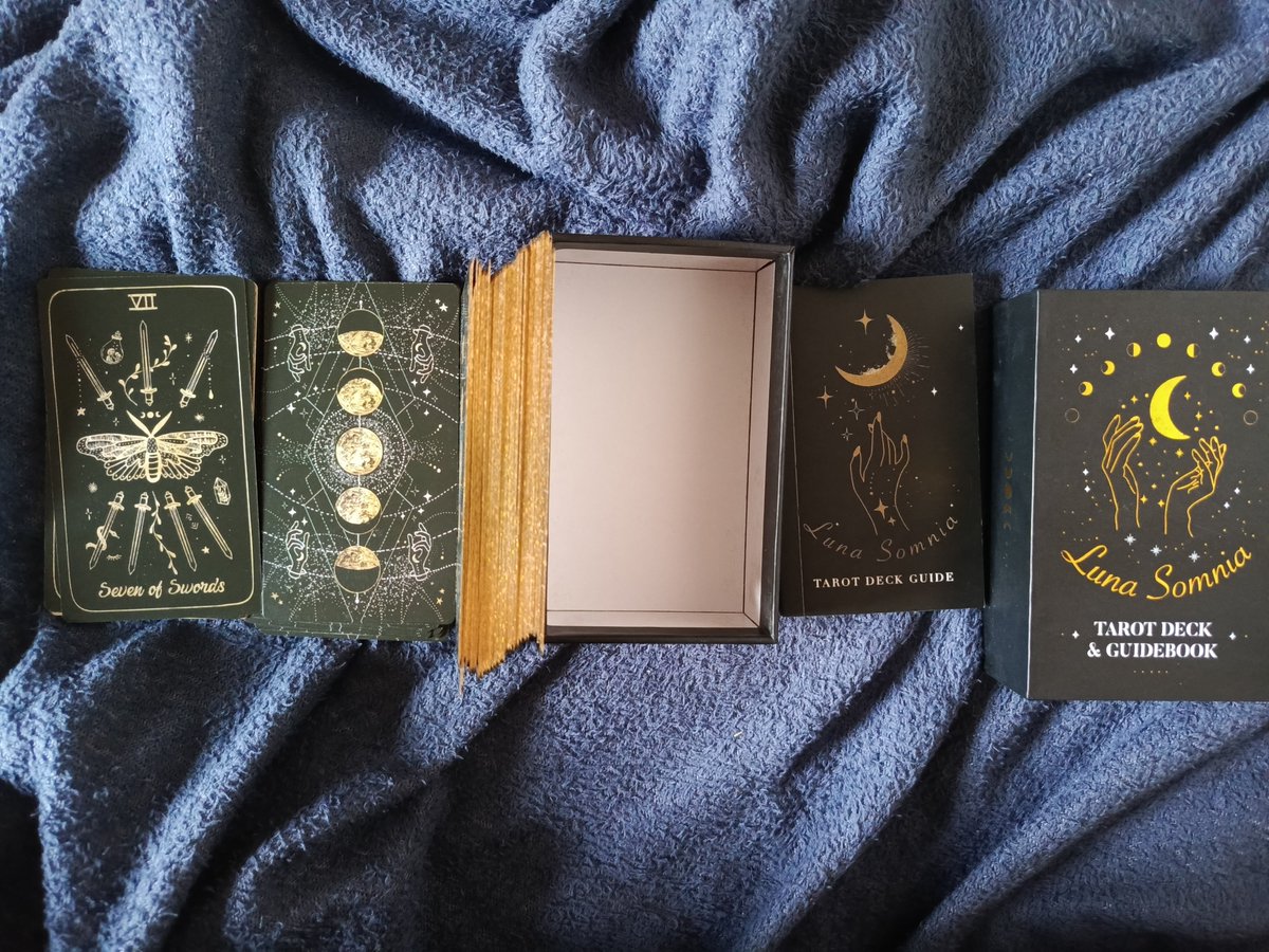 pengelanaka's tweet photo. (Help RT)

WTS preloved oracle &amp; tarot deck

Oracle deck
The Green Witch's Oracle Deck
Ori periplus, kondisinya masih bagus
300k inc ongkir Jabodetabek

Tarot deck
Luna Somnia
Reprint tapi yang premiumnya(?)
Masih bagus juga, biasa aku pake baca pl
120k

Pengiriman dari Bekasi https://t.co/JvDgt0VA2e