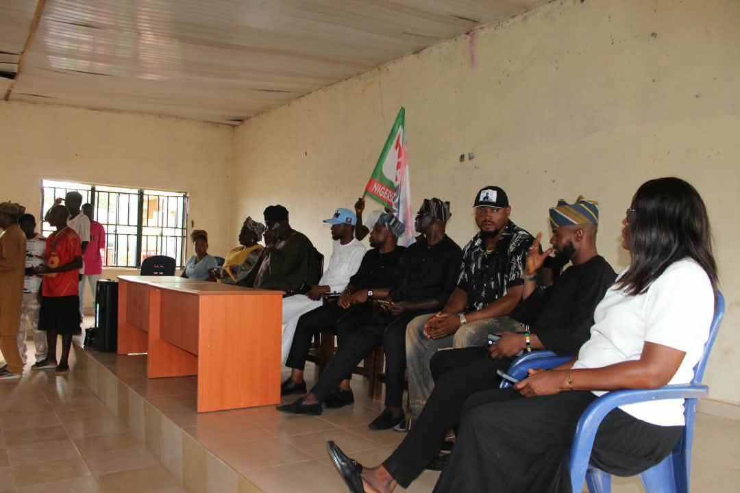 yeripros's tweet photo. Kogi East NDC Senatorial Candidate, High Chief Peter Ameh, intensifies grassroots engagement and mobilization in his zone.

The message is spreading ✌️ https://t.co/b4BQfhdih8
