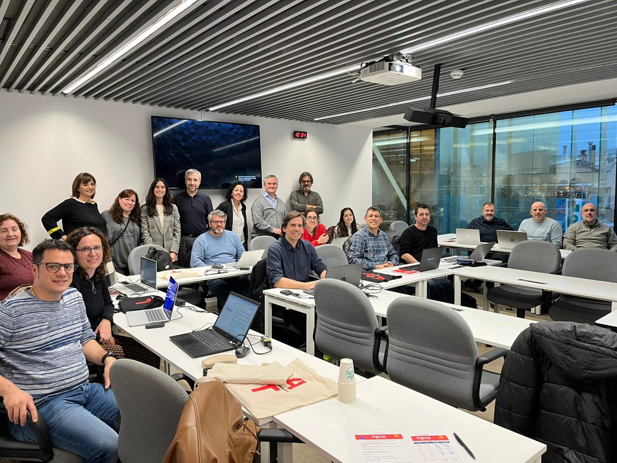 CGATEsp's tweet photo. 📊 Cerca de 4.000 arquitectos técnicos y 49 colegios.

Upro impulsa las competencias digitales de la #ArquitecturaTécnica con formación en BIM, IA y digitalización de obra.

@UProfesional @redpuntoes 
https://t.co/BQ4qTKmuTU https://t.co/1kSzyHXzEK