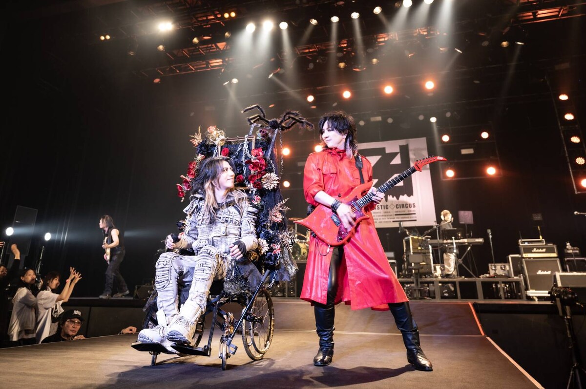 natalie_mu's tweet photo. 【ライブレポート】FANTASTIC◇CIRCUS全国ツアー完走、車椅子から立ち上がった石月努「今日は新しい誕生日」（写真7枚）
https://t.co/xHVI92dMyp

#FANTASTICCIRCUS https://t.co/Dsu2STSeKr