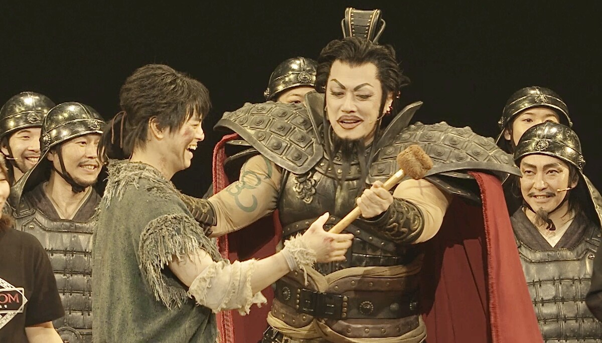 stage_natalie's tweet photo. 舞台「キングダムⅡ-継承-」閉幕、原作者の原泰久からコメント到着（舞台写真 / コメントあり）
https://t.co/pMvPgQmlxp

#舞台キングダム2 https://t.co/SqeMpLKcPs