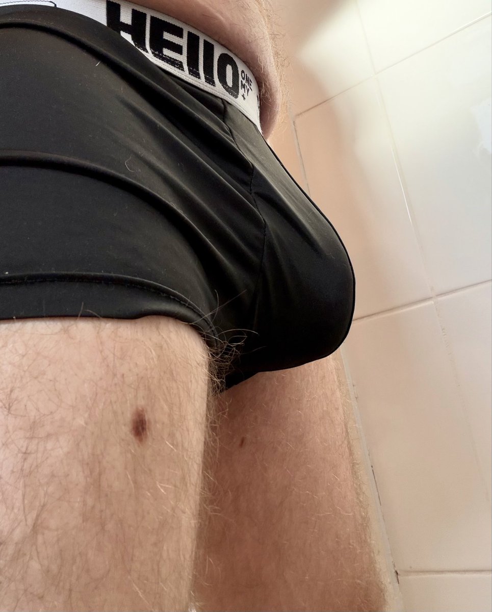 carl04227631's tweet photo. Happy hump day #humpday #hump #midget #horny #cock #dick #bulge #dwarf #boxers #boxerbulge #fuckit https://t.co/kC5EziVhLr