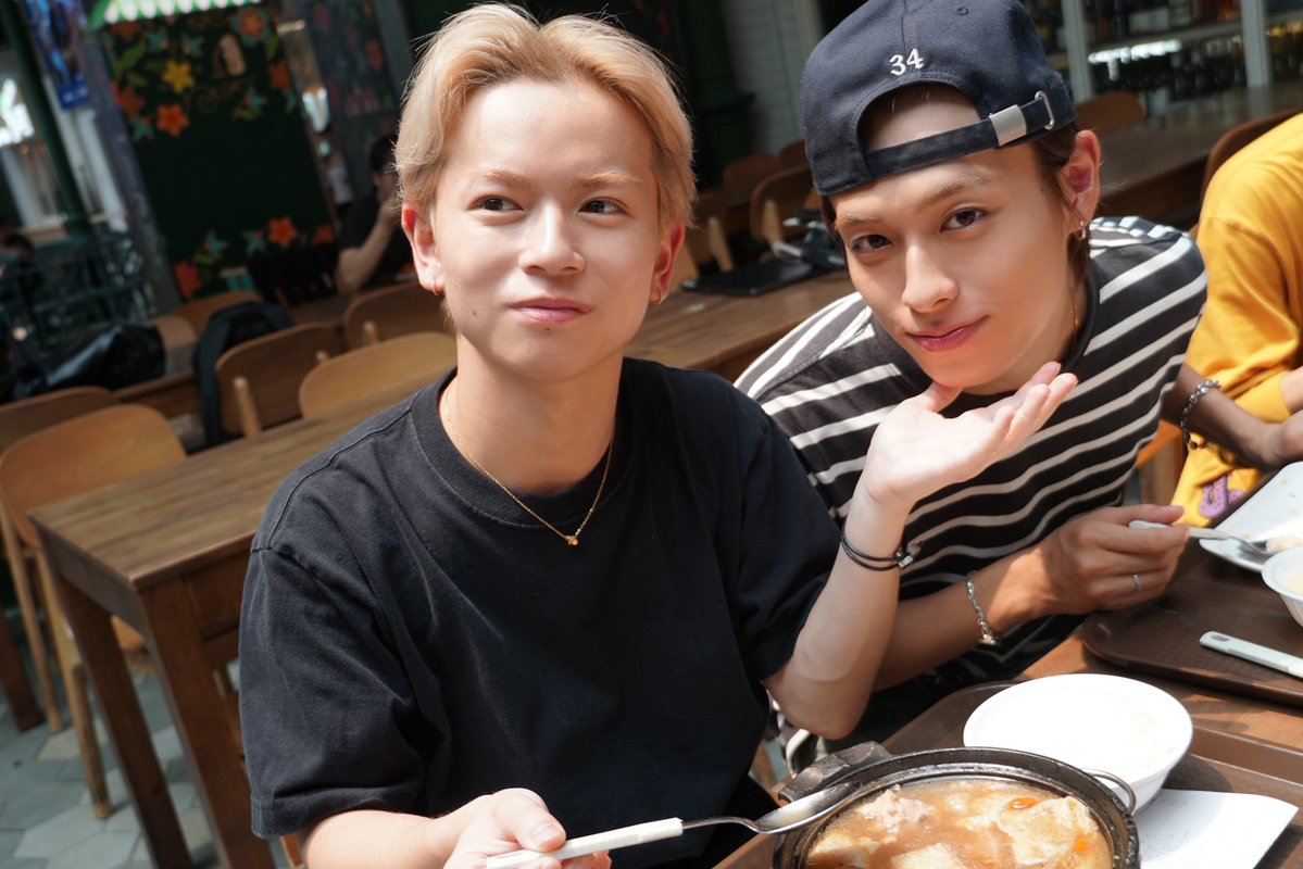 _KID_PHENOMENON's tweet photo. 𝙆𝙄𝘿'𝙨 𝙨𝙣𝙖𝙥𝙨𝙝𝙤𝙩 🍽️

#KPinSingapore 
#川口蒼真 #鈴木瑠偉 
#KIDPHENOMENON https://t.co/9OdcclOieR