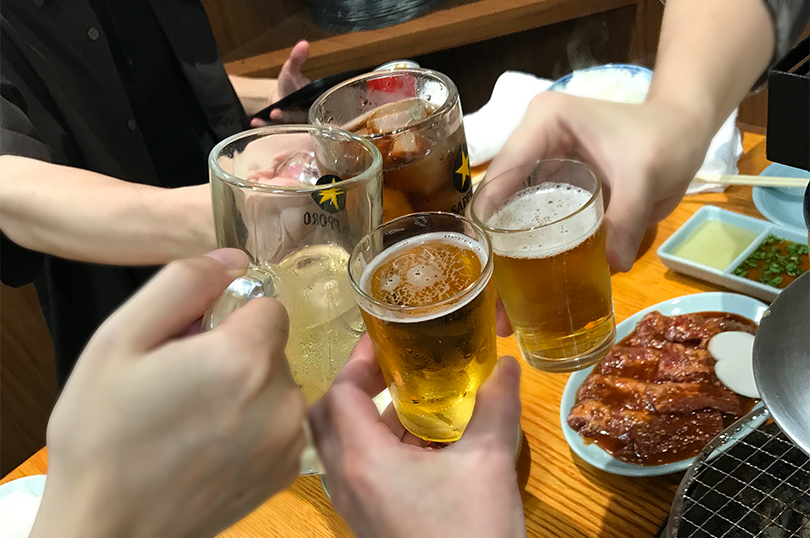 h_katyooooo's tweet photo. 今日は収録日ダァァアアア＼＼\\٩( 'ω' )و //／／

先日はフジさんが大阪にいるということで、朝まで飲んだズ（Tさんとｔさんはちゃんと終電で帰ってるよ）

ハワイのお土産もいただきました！ https://t.co/DUpIG5mmaJ