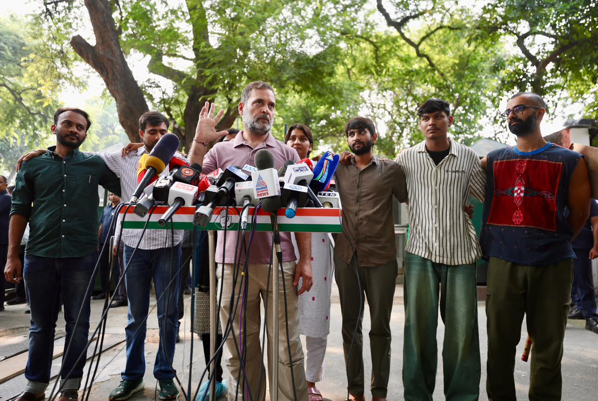 INCIndia's tweet photo. LoP Shri @RahulGandhi briefed the press along with protesters affected by Delhi Police brutality during a peaceful protest. https://t.co/wmGVeVaMgA