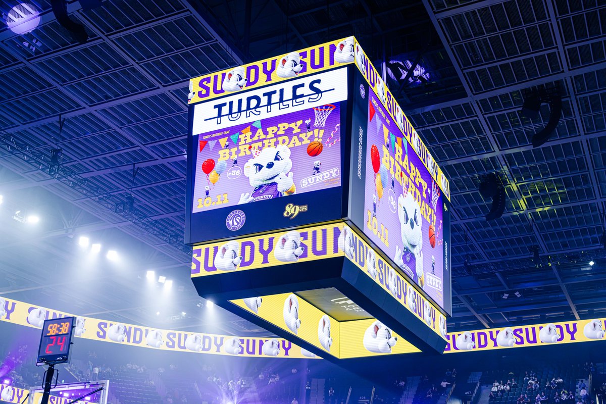 TokyoSunrockers's tweet photo. 🎥当日見逃した方へ🎥

10/11(日)「サンディーバースデーゲーム Presented by TURTLES」仙台89ERS戦にて、株式会社タートルズラボ監修のオリジナルムービーを放映しました。
見逃してしまった方はもちろん、会場でご覧いただいた方もぜひチェックしてみてください👀

皆さんのお気に入りのシーンや感想もぜひお聞かせください💭

動画はこちら👇
 https://t.co/Wfx8Opogm5

#東京サンロッカーズ #Bリーグ