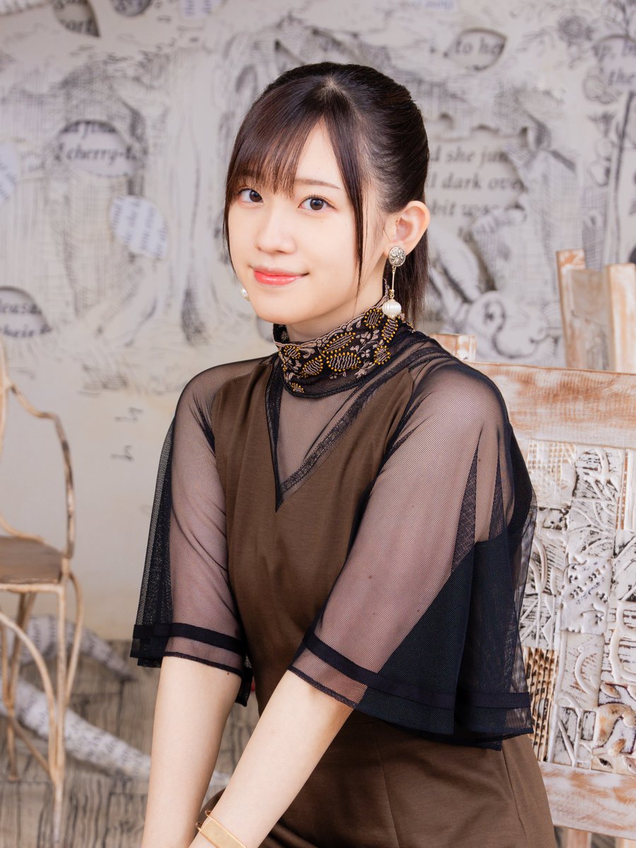 juheiso_game's tweet photo. 【キャスト発表】

「トウカ」のキャラクターボイスを担当していただくのは……
#高橋李依さん（@taka8rie）に決定！✨
コメントも到着！

「この度アプリ『JJK: 重兵装型女子高生 ワードレスレコード』にて、
主人公のトウカ役を担当させていただくことになりました。
プレイしていただく目線は、なんと猫。
この間柄でしか感じることの出来ない瞬間を、たくさん演じさせていただいております。
正直、私自身もトウカの“校長”になりたい……！
ぜひ、これからの続報含め、楽しみにしていてください！」

#JJK_重兵装型女子高生