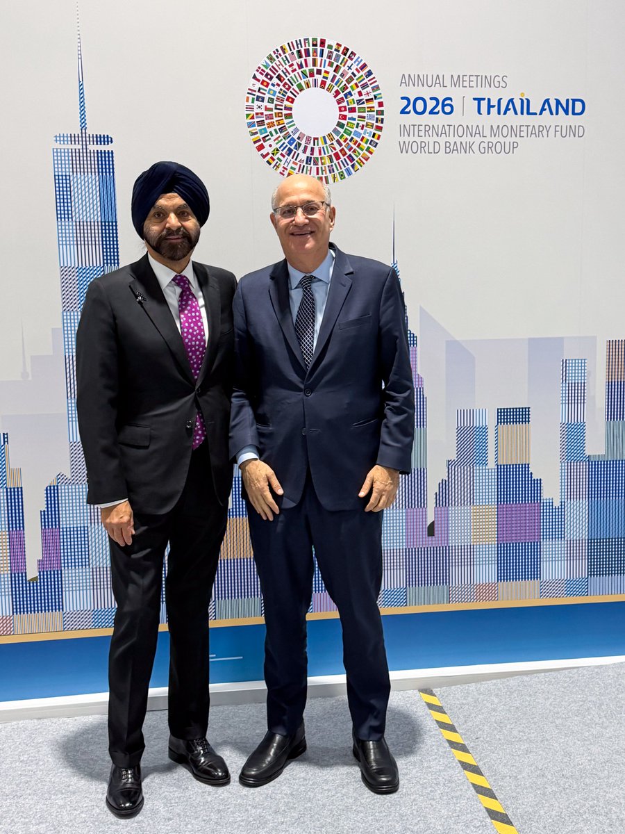 igoldfajn's tweet photo. Great to meet with @WorldBankGroup President Ajay Banga and renew our MOU focused on four key priorities: health, critical minerals, energy, and preventing and responding to violence against women and girls.

This MOU will benefit from our Full Mutual Reliance Framework, helping streamline jointly financed projects and making it easier to work together. We’re already putting the framework into practice: Brazil Mais TV 3.0, which will expand digital connectivity in underserved areas of Brazil, could be the first operation under the framework.
------
Un gusto reunirme con el presidente del Grupo @BancoMundial, Ajay Banga, y renovar nuestro Memorando de Entendimiento (MoU), centrado en cuatro prioridades clave: salud, minerales críticos, energía y prevención y respuesta a la violencia contra las mujeres y las niñas.

Este acuerdo se beneficiará de nuestro Marco de Confianza Mutua Plena, que ayudará a simplificar los proyectos financiados conjuntamente y facilitará nuestra colaboración. Ya estamos poniendo este marco en práctica: Brasil Mais TV 3.0, que ampliará la conectividad digital en zonas desatendidas de Brasil, podría ser la primera operación bajo este marco.
-----
Foi ótimo me reunir com o presidente do Grupo Banco Mundial, Ajay Banga, e renovar nosso Memorando de Entendimento (MoU), focado em quatro prioridades principais: saúde, minerais críticos, energia e prevenção e resposta à violência contra mulheres e meninas.

Este acordo se beneficiará do nosso Marco de Confiança Mútua Plena, que ajudará a simplificar projetos financiados conjuntamente e facilitará nossa colaboração. Já estamos colocando esse marco em prática: o Brasil Mais TV 3.0, que ampliará a conectividade digital em áreas com acesso limitado no Brasil, poderá ser a primeira operação no âmbito desse marco.