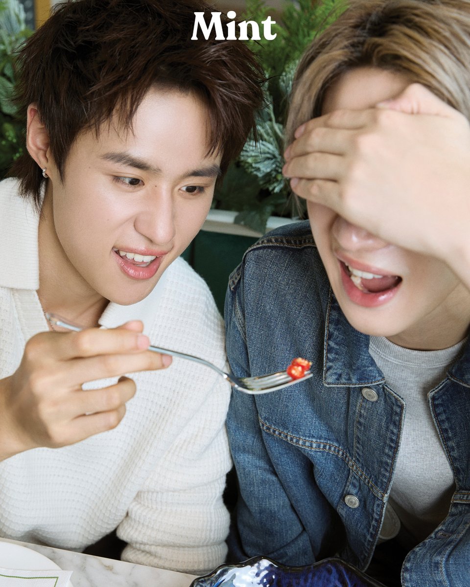 mintmag_th's tweet photo. “อยากไป Copenhagen เดนมาร์ก เคยเห็นในโซเชียล ไวบ์ดูดีมาก” #nnutdann 💚

“ผมอยากไปฟินแลนด์ครับ ที่จะมีคุณลุงซานต้าในกระท่อมไม้ในช่วงคริสต์มาส” #hongshihoshi💚

➡️อ่านบทสัมภาษณ์ https://t.co/OFo7MX58eV

#NutHongLYKNXMintHangOut
#MintHangOutatICONSIAM #MintVol36
#ICONSIAM #LYKN
#MintMagTH