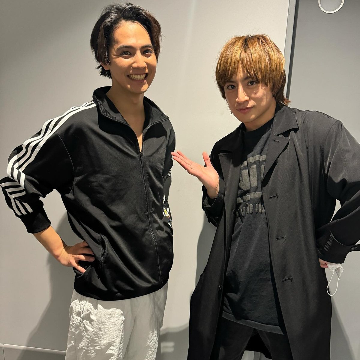 WayGenerations's tweet photo. Ryota wanting pics with his fellow members 🤭📸

#GENERATIONS #片寄涼太 #katayoseryota
#EXILETRIBE #LDH #gene #ジェネ https://t.co/xQVbLGn3yH