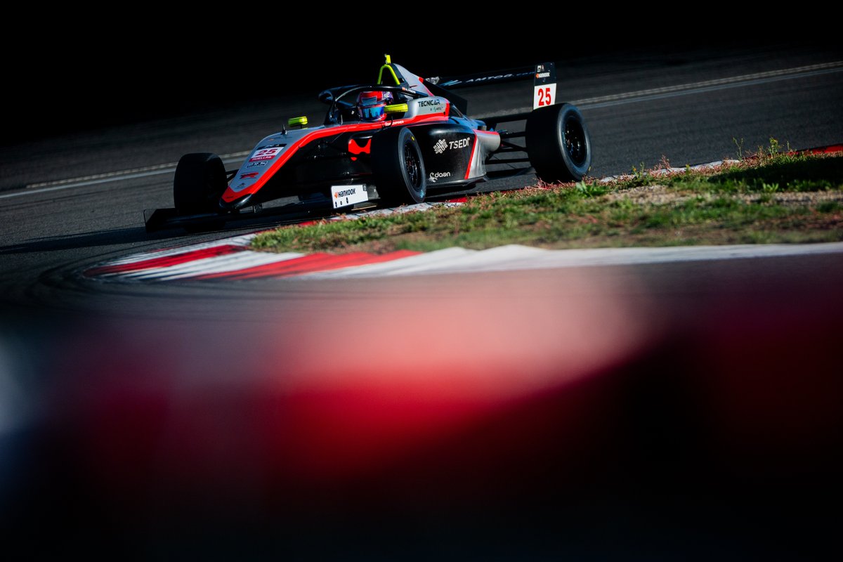 tecnicar_racing's tweet photo. Navarra the place of wine, and a place for great photos yet again by @fotocar13
📱 @vinyi_arnau96
#E3 #E4 #Eurocup3 #Eurocup4 #Eurocup5 #F4Spain #SpanishF4 #TecnicarByAMTOG #TCode #RoadToF1 #SingleSeaters #WeLiveForRacing https://t.co/iO9CTct8tX