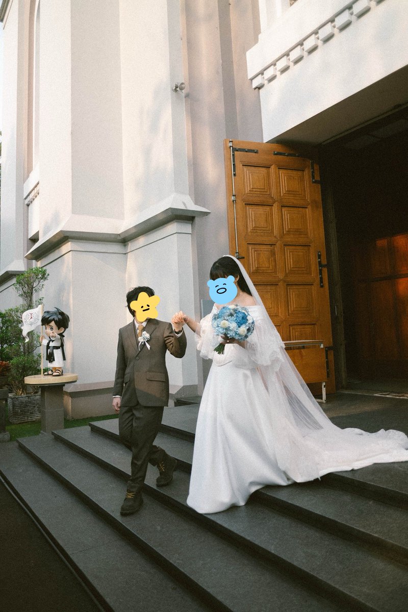 404Eules's tweet photo. my best friend and I got married in FF14 years ago to save on teleportation fees, and now we’re married IRL 😭💍 https://t.co/hDnBCURK4I