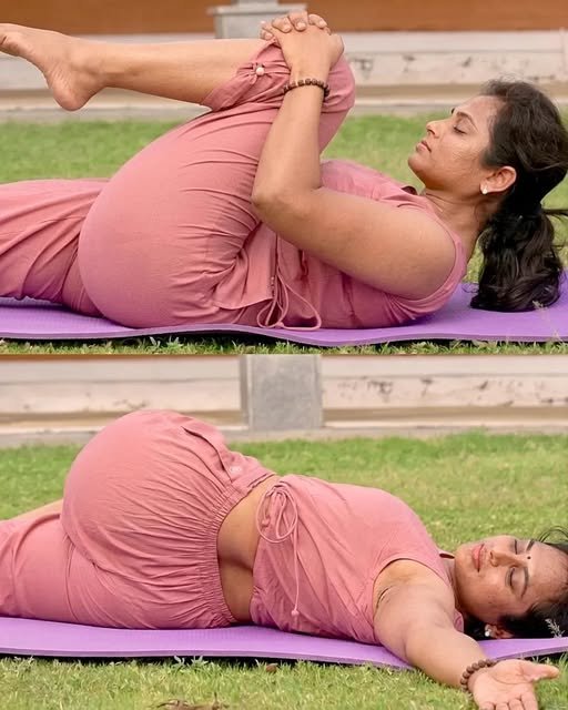 BalaManiPotachi's tweet photo. How does it look to see actress Ramya Pandian performing yoga?

நடிகை ரம்யா பாண்டியனின் யோகா செய்யும் அழகை பார்க்கும் போது எப்படி இருக்கு? https://t.co/69bhmP4Fcl