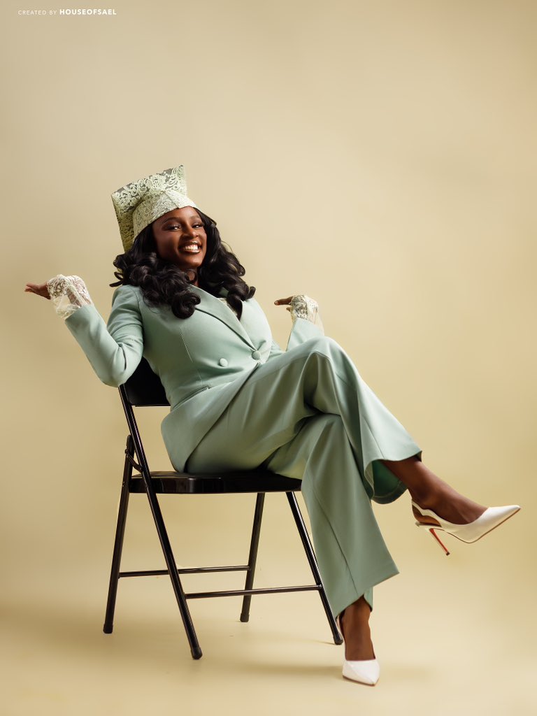 Adeyomoladuns's tweet photo. It is Nurse Oladele F.A to y’all.👩‍⚕️💕
Re-introducing Oladele Favour Adeyomola…
RN,RM,RPHN(in view),BNSc.Uniosun 
(CGPA-4.19/5.00)

Today,I take my oath and get inducted into the nursing profession.
A journey that felt endless,oh my God.

To my daddy and my mummy,we made it!🥹🤍 https://t.co/8bArDVhL9n
