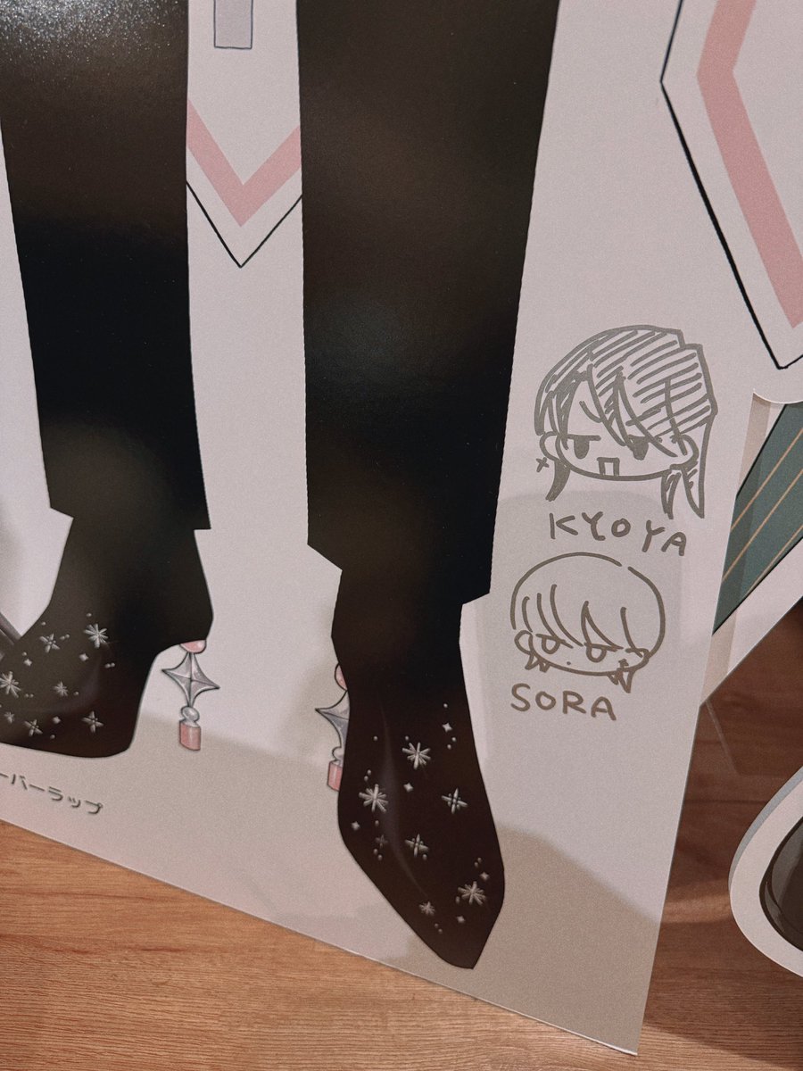 haida_775's tweet photo. 先日コラボカフェにお邪魔してサイン入れてきました！

至るところに書いたのでこれから行かれる方はぜひ探してみてください> ·̫ <♡
あとBBGBメニューのパスタもめちゃ美味しかった！一瞬で平らげてしまった…🍝

お写真なども見せてくださってありがとうございます🪄︎︎
#LiQulleGothicHalloween https://t.co/iM39Y3KcBd