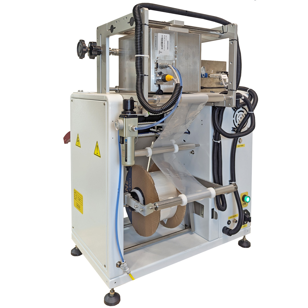 PackagingLabel's tweet photo. Meet the @QuantumPak QB-10-PR #AutomaticBagger with integrated TTO printing.

Automate bagging and sealing while printing product details, date codes, lot numbers, barcodes and QR codes directly onto packaging.

Explore the QB-10-PR: https://t.co/r0BTdtzPD4

#PackagingAutomation https://t.co/RWd3YWLafy