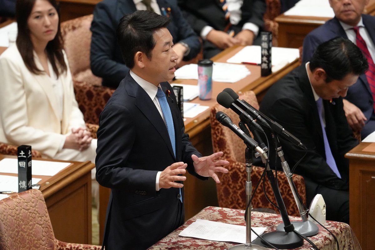 osaka_ishin's tweet photo. 本日10月14日の衆議院予算委員会では、
藤田文武共同代表、梅村聡政調会長、阿部圭史議員が質疑を行いました。

藤田共同代表は連立からの1年を振り返り、
ガソリン暫定税率の廃止、教育無償化、社会保障改革、防衛装備移転の5類型撤廃、国家情報局、副首都法、皇室典範の改正など、

連立合意に掲げた政策が1つ1つ実を結んできた一方、

議員定数削減や政治資金、旧姓の通称使用の法制化、戦略三文書の改定、そして憲法改正など、道半ばの案件もあることを挙げ、

国民に約束した政策を全て実現する決意を高市総理に問いました。

これに対し高市総理は、
「政策転換と実行に確実に着手することができている」と語り、

連立政権として公約を掲げ、国民から大きな負託を受け、
「重要な政策転換を何が何でもやり抜いていけと背中を押していただいた」と述べました。

先の国会でも連立合意を1本1本法律にして実現してきたことに触れ、

今年は初めて、来年度の予算編成まで高市内閣で取り組める年になるとして、
「いよいよ実行段階。決断、挑戦、そして実行内閣として頑張ってまいります」
と決意を語りました。

#日本維新の会