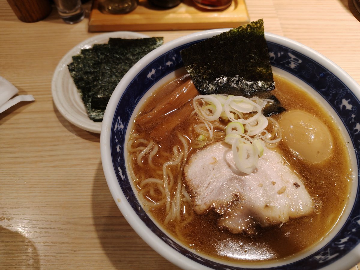 LFationti's tweet photo. 当然のごとく羽田でラーメン https://t.co/jAmEx8w2xV
