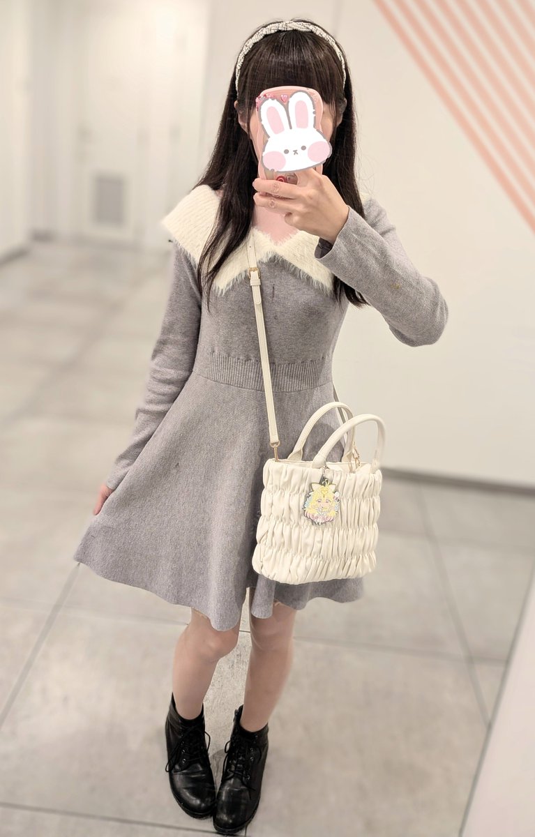 u__077_'s tweet photo. ワンピもバッグもGRLでした👐
プチプラ縛りコーデ https://t.co/4cd0qGiCoo