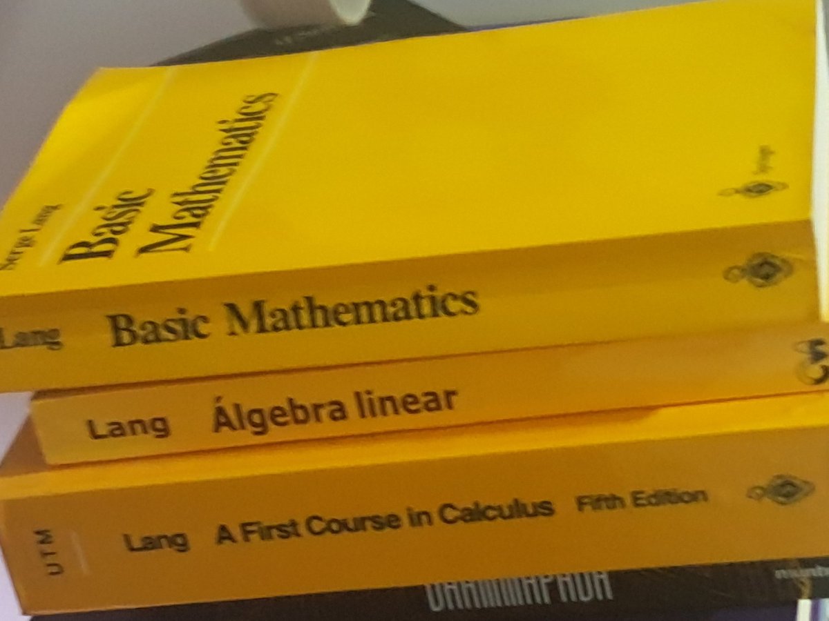 geckones's tweet photo. Eu menti, n tenho netflix. A gente vai estudar matematica com Serge Lang até encontrar a saida de samsara  

Bom dia https://t.co/FJxTP4brp3