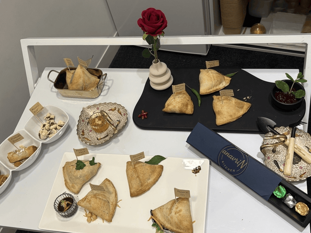 fdnetworkuk's tweet photo. Can one samosa take your taste buds around the world? Cambridge based ANAVRIN Kitchen creates handmade, air-fried samosas with fillings from butter chicken to chipotle beans and is now a UK Small Business Awards 2026 finalist. #ANAVRINKitchen

https://t.co/5aBkT2KYfz https://t.co/MW5OY2S34C