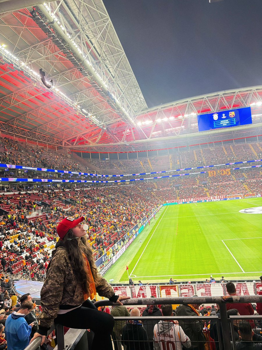 Tilbegs1905's tweet photo. rmadrd haklıymış kardesim bu barça dünyanın en çok kollanan takımı #GSvsFCB https://t.co/OA8g1kqH8j