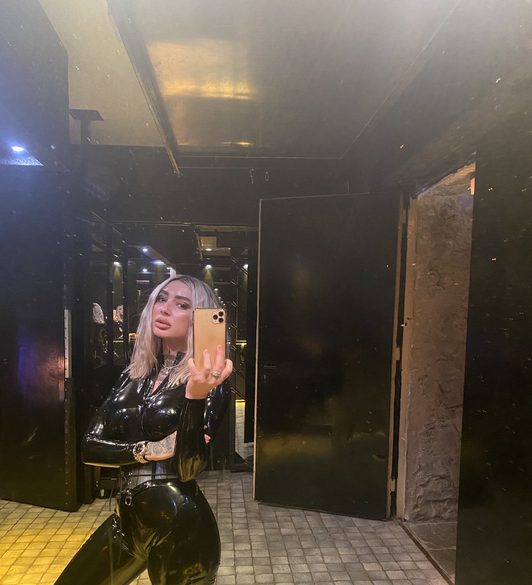 ladythaleax's tweet photo. Mittwoch ist Latextag✨🖤 https://t.co/xDwVNhL00s
