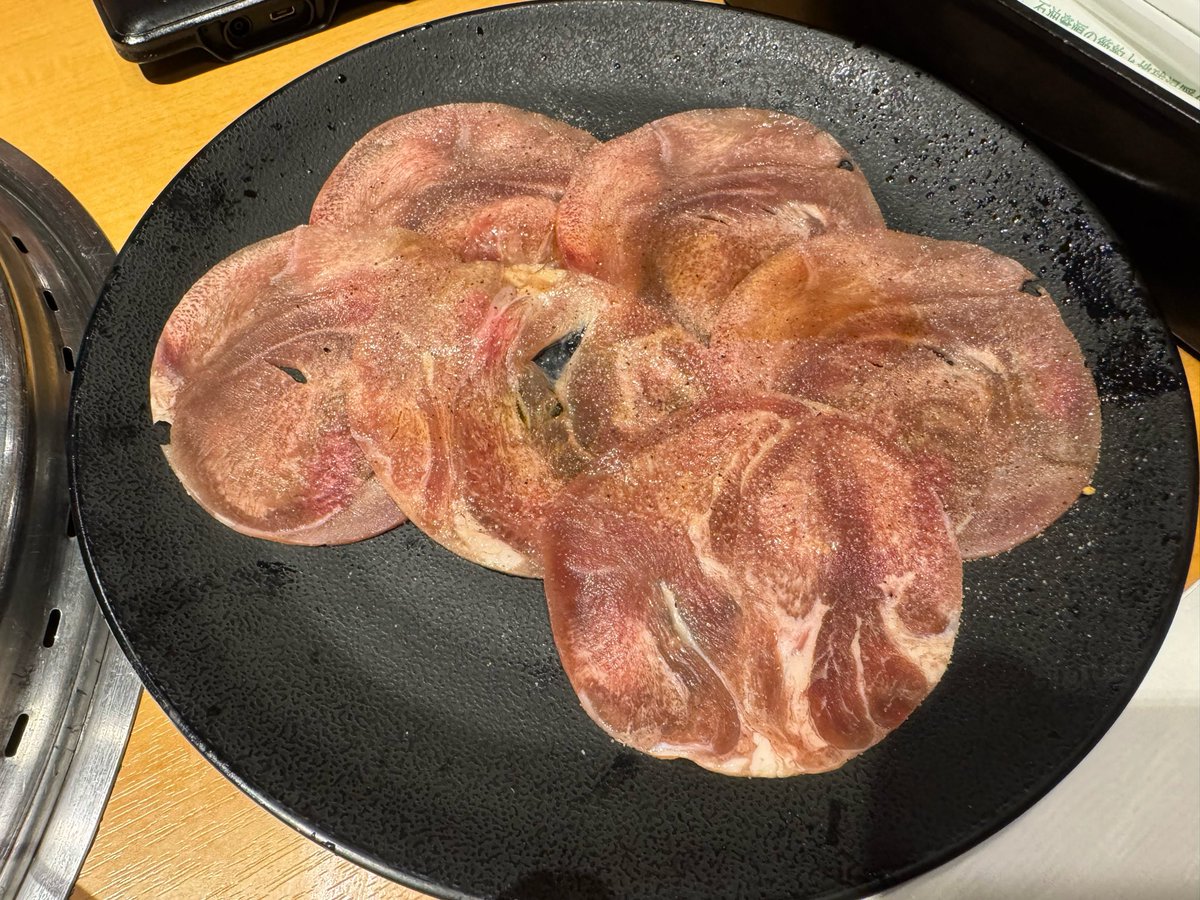 tea6290's tweet photo. 今日ぐらいはね焼肉をね食べるんじゃい https://t.co/4Ou0yoHvBZ