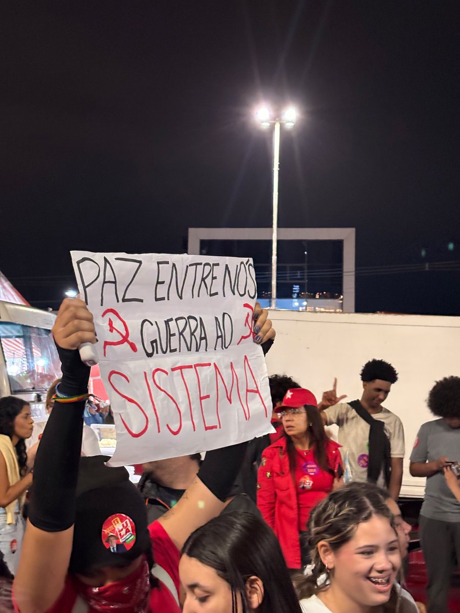 htslaura's tweet photo. Minha cidade Barueri! Ainda não está mortaaaaa, vamosss virar ♥️⭐ #Lula2026étetra #lula https://t.co/qmrFGNfLLy
