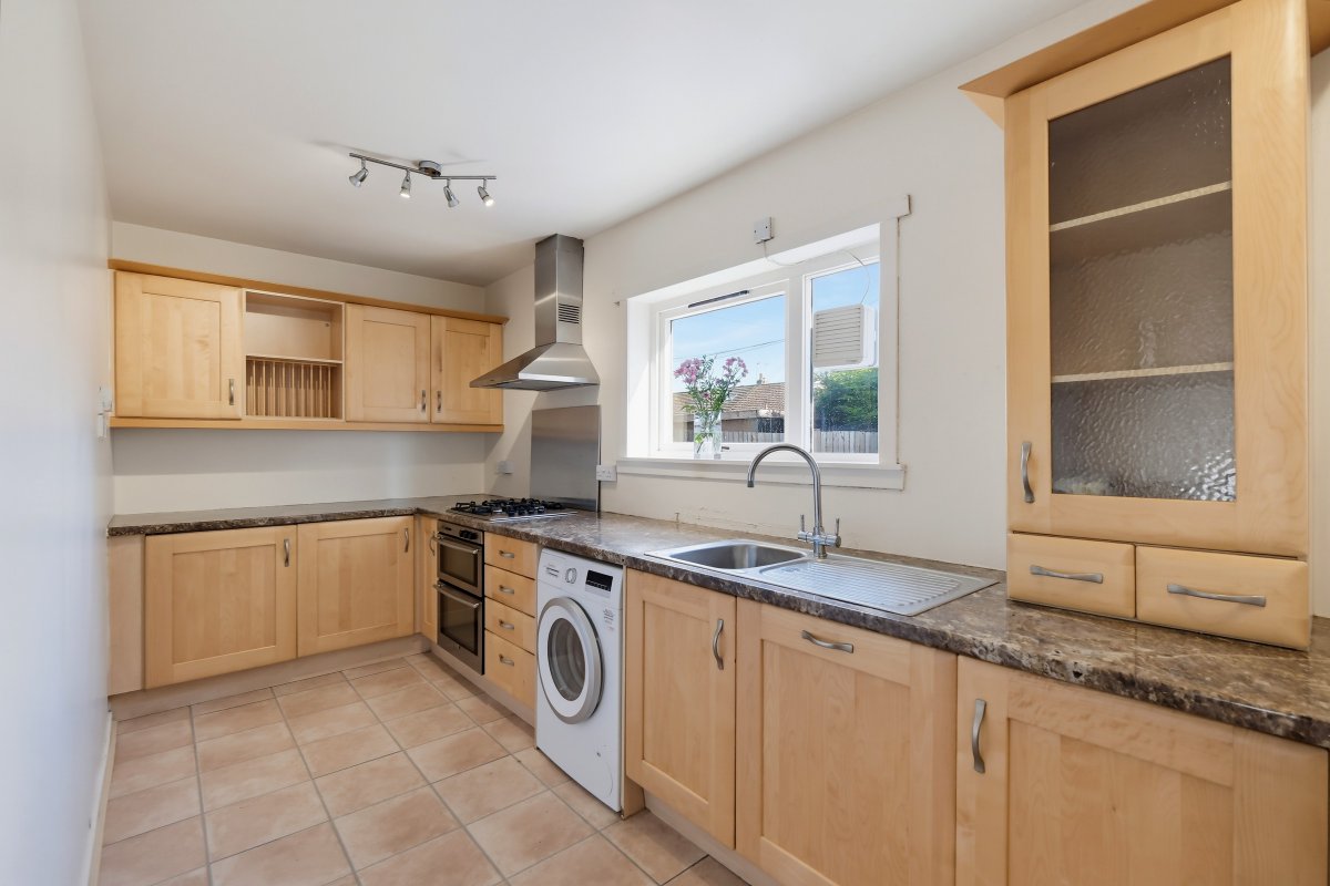StronResProp's tweet photo. For sale | This two bedroom home offers an opportunity for buyers looking to modernise a property. The house benefits from off-street parking and enclosed gardens to the front, side and rear.

📍 10 Davidson Place, Aberdeen
📞 01224 626100
🔗 https://t.co/mY8Hfp0wSz https://t.co/NlWJ38YHcB
