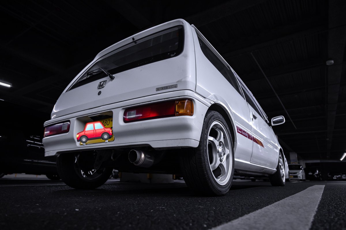 Cat_598's tweet photo. 車の写真撮るのムズいね https://t.co/ztXrfLCVP7