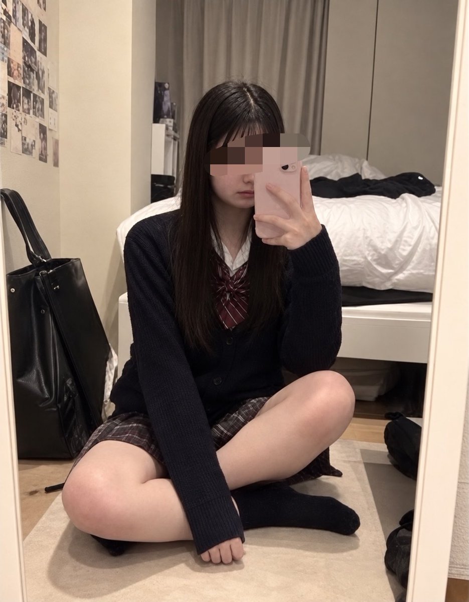maimai_3150's tweet photo. おはまい！
寒いよぉ〜　誰かあっためてくれませんか

昨日友達に
「まいって好きな人できても強そう」
って言われたんだけど、

全然そんなことないです😂

むしろ逆。
この話今日しよっかな。

#jk #女子高生 https://t.co/9jW05JaBST