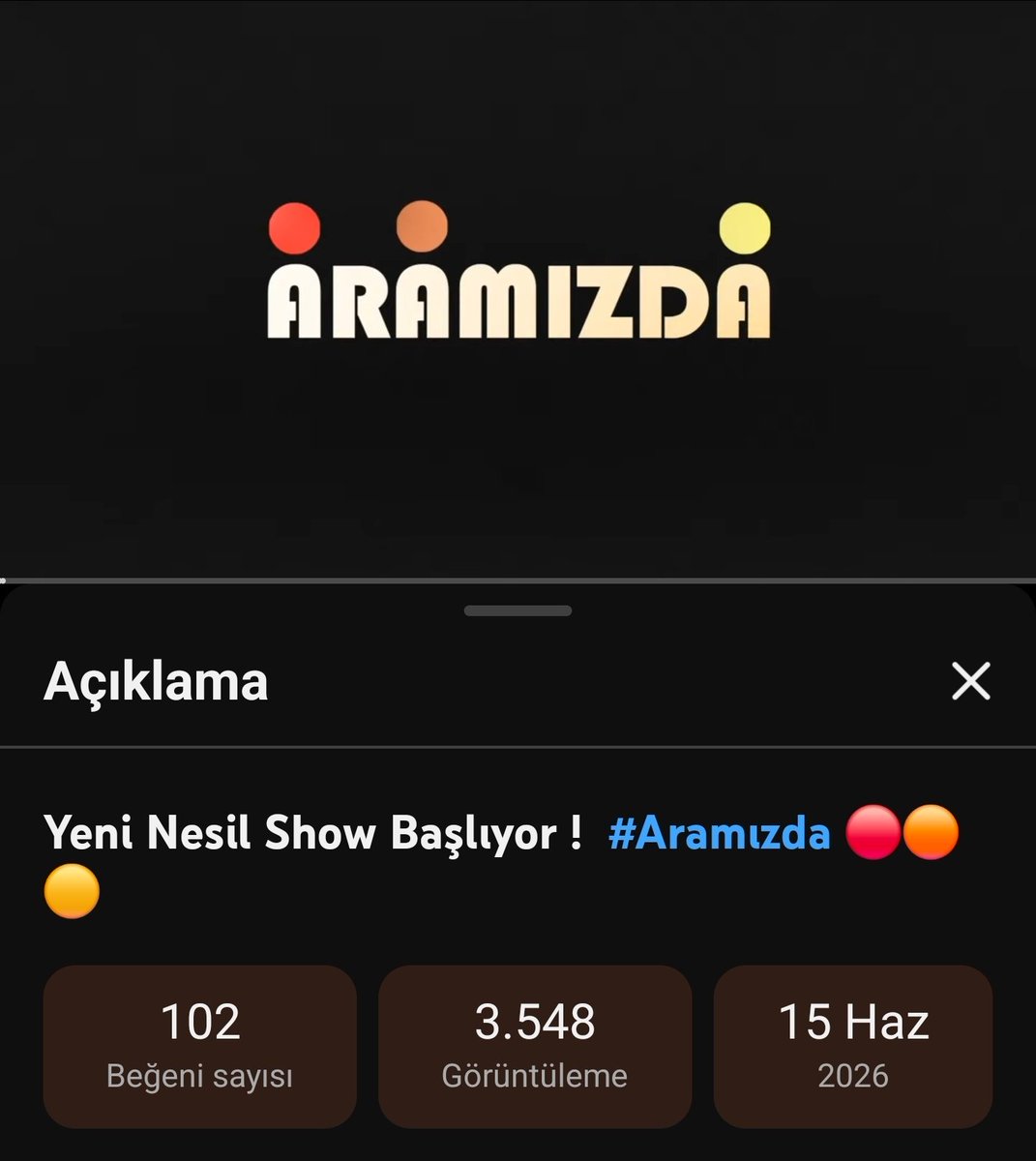 srtckt's tweet photo. Bazen dönüp geriye bakmak, insanın nereden nereye geldiğini görmesi açısından çok kıymetli. 😊🎙️

CMLE TEAM YouTube kanalında 17 Eylül 2025’te Açık Konuş’la başladığımız yolculuğa, 15 Haziran 2026’da Aramızda’yı da ekledik.

O günden bu yana her hafta canlı yayınlarda buluştuk. Açık Konuş’ta onlarca değerli konuğu ağırladık; piyasaları, teknolojiyi, finansı, toplumu ve gündemimizin önemli başlıklarını konuştuk. Farklı fikirleri bir araya getirdik, yeni pencereler açtık, bazen zor sorular sorduk, bazen de birlikte düşünme fırsatı bulduk.

Aramızda’da ise işin başka bir tarafını yaşadık. Ekranların karşısında bolca güldük, eğlendik, güzel anılar biriktirdik. Bazen en ciddi gündemlerin arasında biraz nefes aldık, bazen de hiç beklemediğimiz anlarda kahkahalara boğulduk.

Bugün geriye dönüp baktığımda, iki farklı formatta bu kadar çok yayın yapmış, bu kadar çok insanla buluşmuş ve ortaya zaman içinde kendi kimliğini kazanan işler çıkarmış olmak beni gerçekten mutlu ediyor.

Elbette bunlar tek kişinin değil, birlikte üretmenin sonucu.

Bu süreçte yanımızda olan CMLE TEAM ekibine, yayınların arka planında emek veren YouTube ekibine ayrıca teşekkür etmek istiyorum. Ekranda gördüğümüz birkaç saatlik yayınların arkasında hazırlık, planlama, teknik çalışma ve ciddi bir ekip gayreti var. Bütün bunların görünür olması kadar, görünmeyen emeğin de kıymetini bilmek gerektiğine inanıyorum. 🙏

Siz değerli izleyenlerimize de ayrı bir parantez açmak istiyorum. Yayınları izleyen, beğenen, yorumlarıyla sohbete katılan, canlı yayınlarda bağışlarıyla destek olan herkese gönülden teşekkür ederim. Bazen bir yorum, bazen bir beğeni, bütün o emeğin çok daha anlamlı hale gelmesini sağlıyor. ❤️

Şimdi önümüzde büyütmemiz gereken güzel bir hedef var: CMLE TEAM YouTube kanalını daha fazla insanla buluşturmak.

Bunca konuğun, sohbetin, hazırlığın ve haftalar boyunca devam eden yayınların çok daha geniş bir kitleye ulaşabileceğine inanıyorum. Bunun için yalnızca daha fazla içerik üretmek değil, ürettiğimiz içeriğin daha fazla kişiye ulaşmasına birlikte katkı sağlamak da önemli.

Sizden küçük ama etkisi büyük bir ricam var: CMLE TEAM YouTube kanalını hâlâ takip etmiyorsanız abone olun; yayınlarımızı beğenerek, yorum yaparak ve çevrenizle paylaşarak daha fazla insana ulaşmamıza destek verin. İlginizi çeken bir yayını dostlarınıza göndermeniz bile bizim için çok kıymetli.

Bizler de bu yolculukta üretmeye devam edeceğiz. Çünkü ortaya bir şey koymanın en güzel tarafı, zaman içinde onun büyüdüğünü ve daha fazla insana dokunduğunu görmek.

Açık Konuş ve Aramızda ile daha anlatacak çok hikâyemiz, konuşacak çok konumuz var.

İyi ki izliyorsunuz, iyi ki bu yolculukta bizimlesiniz. Daha nice güzel yayında buluşmak üzere! 🎙️❤️

📺 CMLE TEAM YouTube kanalımıza bekleriz. 👇
https://t.co/irevslKpDB