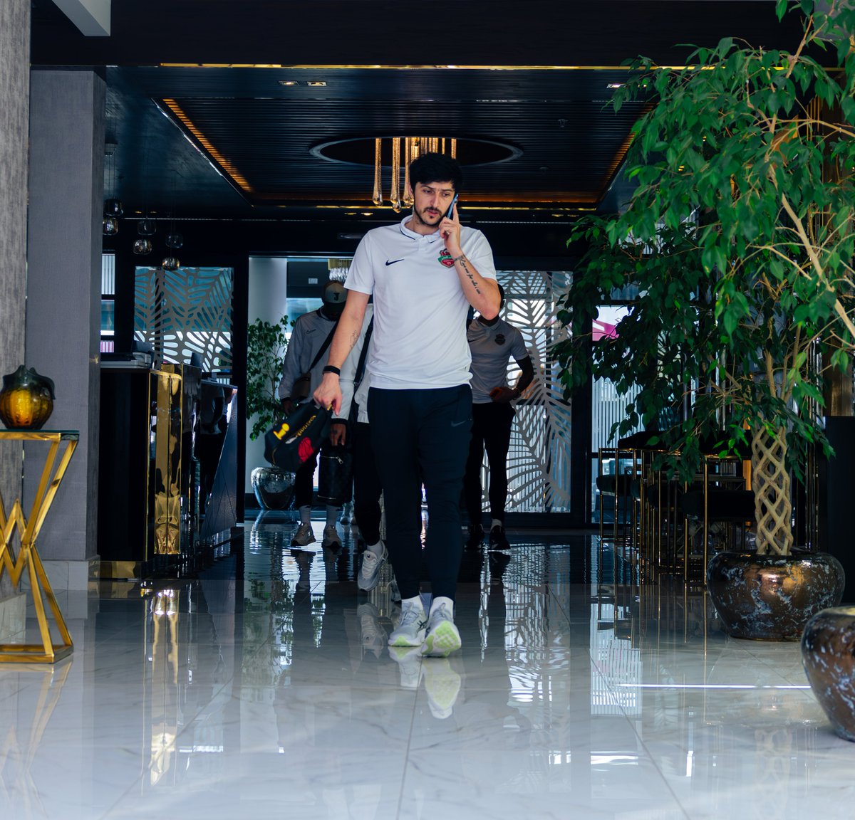 Shabab_AlAhliFC's tweet photo. من القلب للقلب… شكراً لنادي الاتحاد وأهل جدة على استقبالكم الذي غمرنا بالمحبة، وعلى كرم الضيافة الذي عهدناه منكم. سعدنا بوجودنا بين أهلنا، فالعلاقة بيننا أخوّة ومودة تتجاوز حدود الملعب ونتيجة المباراة.

حفظ الله المملكة العربية السعودية وقيادتها وشعبها، وأدام بيننا المحبة والوفاء ❤️💛

#شباب_الأهلي
#دوري_أبطال_آسيا_للنخبة
#القوة_الحمراء