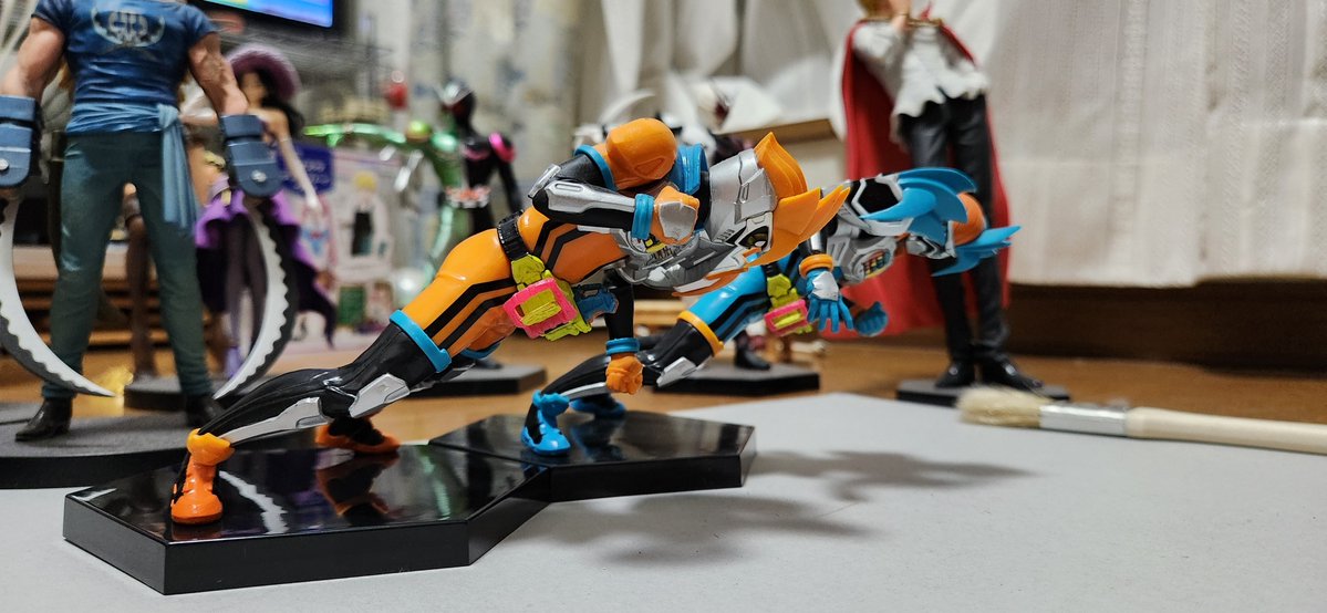 gen_0223's tweet photo. 経年劣化による、超前傾姿勢な『仮面ライダーエグゼイド　マイティXX』

#仮面ライダーエグゼイド https://t.co/nmO5TcAKoa