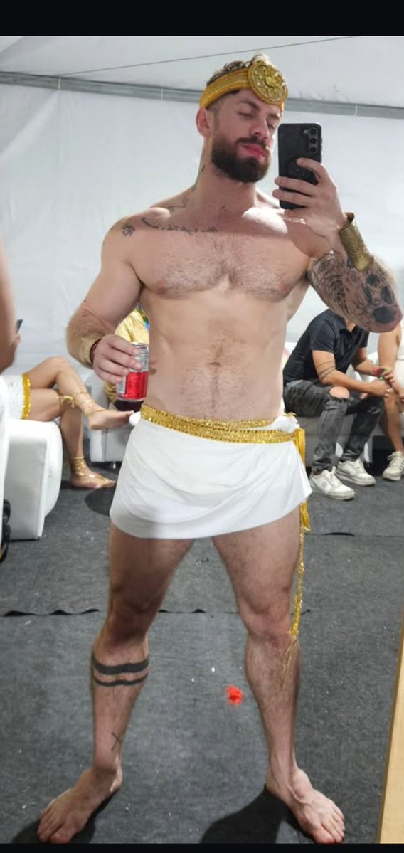 pagoheteros's tweet photo. Hombres blanco 
Quiero que me folle un hombre blanco, que me domine y me use... https://t.co/5DNnKd8xaW