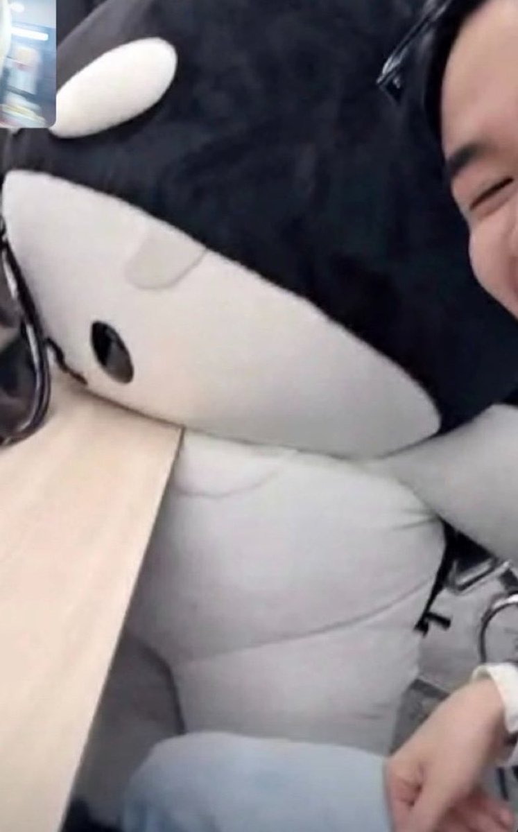 _sehunism's tweet photo. why is yaisan extra chonky with papa tay tawan 😭 https://t.co/iLzbRP8omT