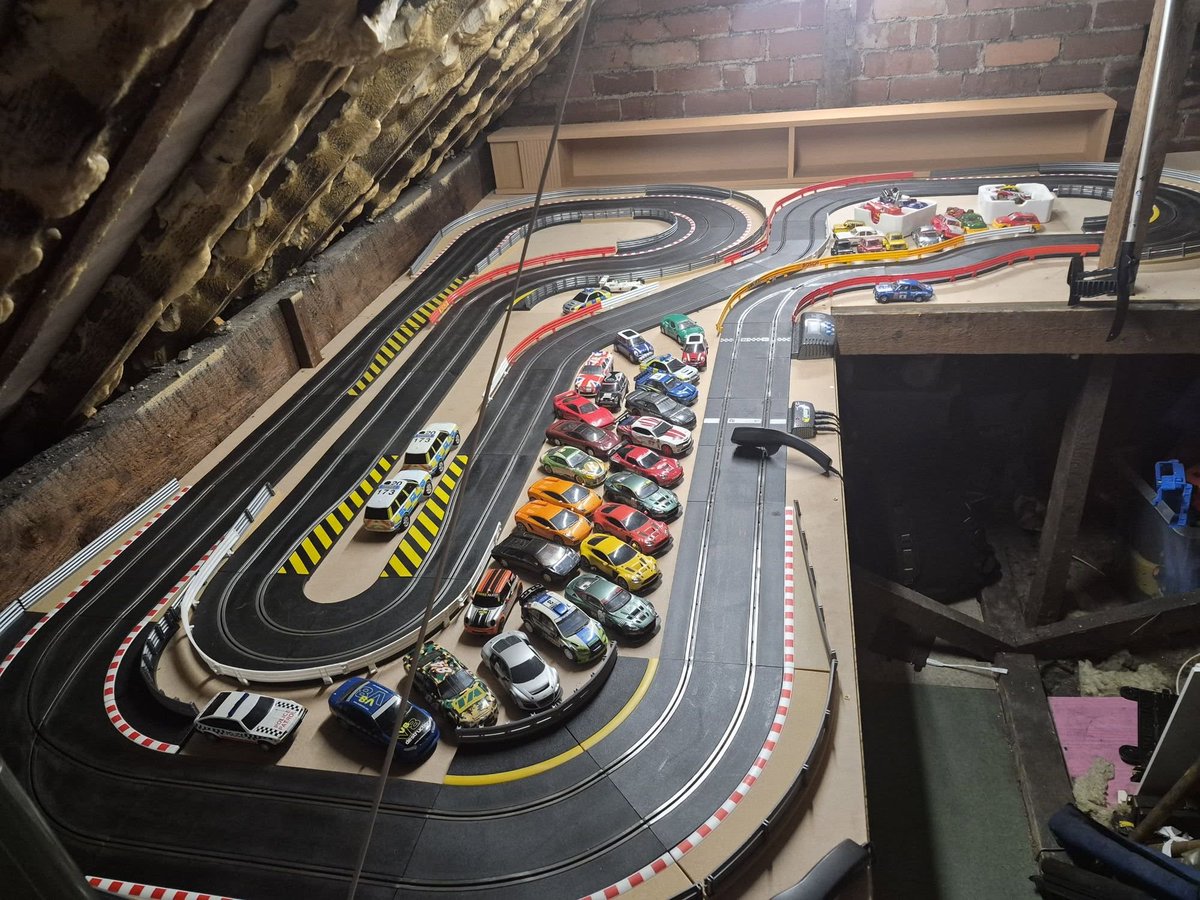 Scalextric's tweet photo. Now this is a proper loft setup from Daniel 👀🏁

Imagine having this waiting for you every time you went up into the loft 👌

What are you rating it out of 10? https://t.co/cjk0ymDhpd