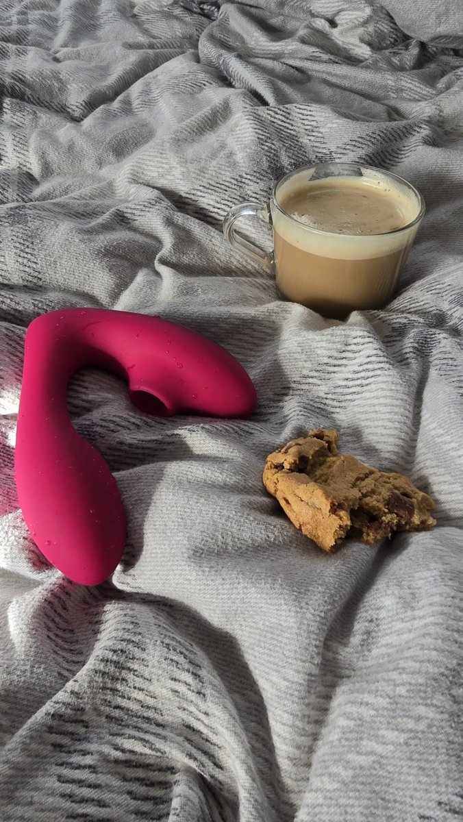 miss_pixiee_'s tweet photo. My morning so far 🤭 https://t.co/Y287nH5dvQ