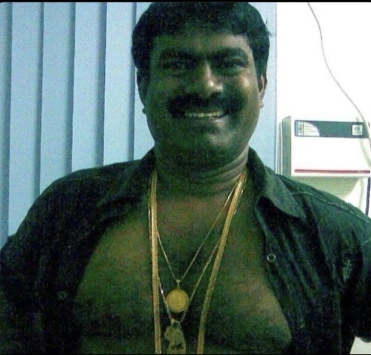 vithuran09's tweet photo. உலகமே குரல் கொடுத்துட்டு இருக்கும் போது பேசுங்கடானா ஏன் பேச வேண்டும் என்று திமிரா பேசிட்டு, ஒட்டுமொத்த தமிழர்களும் போட்டு பொளந்த பிறகு பெயருக்கு ஒரு அறிக்கைவிட்டுட்டு திமுக மாதிரி ஸ்டிக்கர் ஓட்டுறியா @Seeman4TN 😡😡😡 https://t.co/DzMQhz6fAv