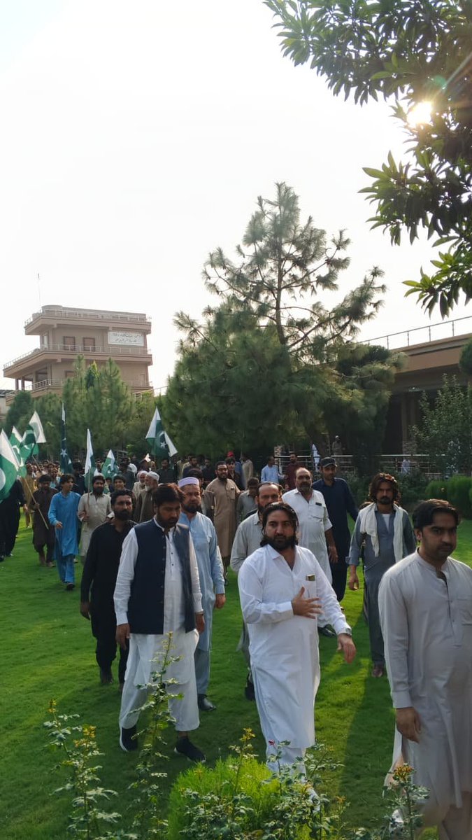ZinirahKhan's tweet photo. Every new beginning brings expectations. KPK needs responsible leadership, transparent governance, and meaningful development for its people.
#جشن_نجات https://t.co/Pu3qwd6uN6