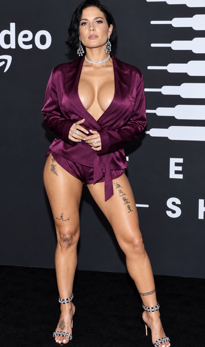 screenpulse01's tweet photo. Halsey 👀

She is pictured at the red-Carpet for Rihanna's  'Savage X Fenty Show'. https://t.co/cAx9p9QGJy