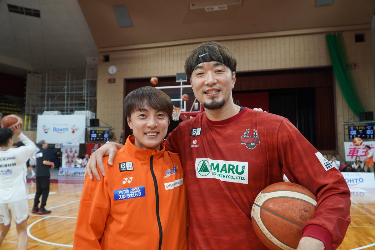 bambitiousnara's tweet photo. 中央大学卒 元日本代表コンビが再会💖

#五十嵐圭 #小野龍猛 
#新潟アルビレックスBB #バンビシャス奈良
#燃え上がれ https://t.co/PWEdLS5syw