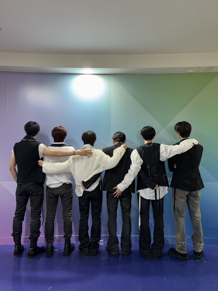kickflip_jype's tweet photo. 📸ᴋɪᴄᴋᴋɪᴄᴋᴅᴀʏ

261014
MBC M 쇼!챔피언

#KickFlip #킥플립
#KICKOFFTHEWALL_Pt1 https://t.co/AuOGaOLhOu