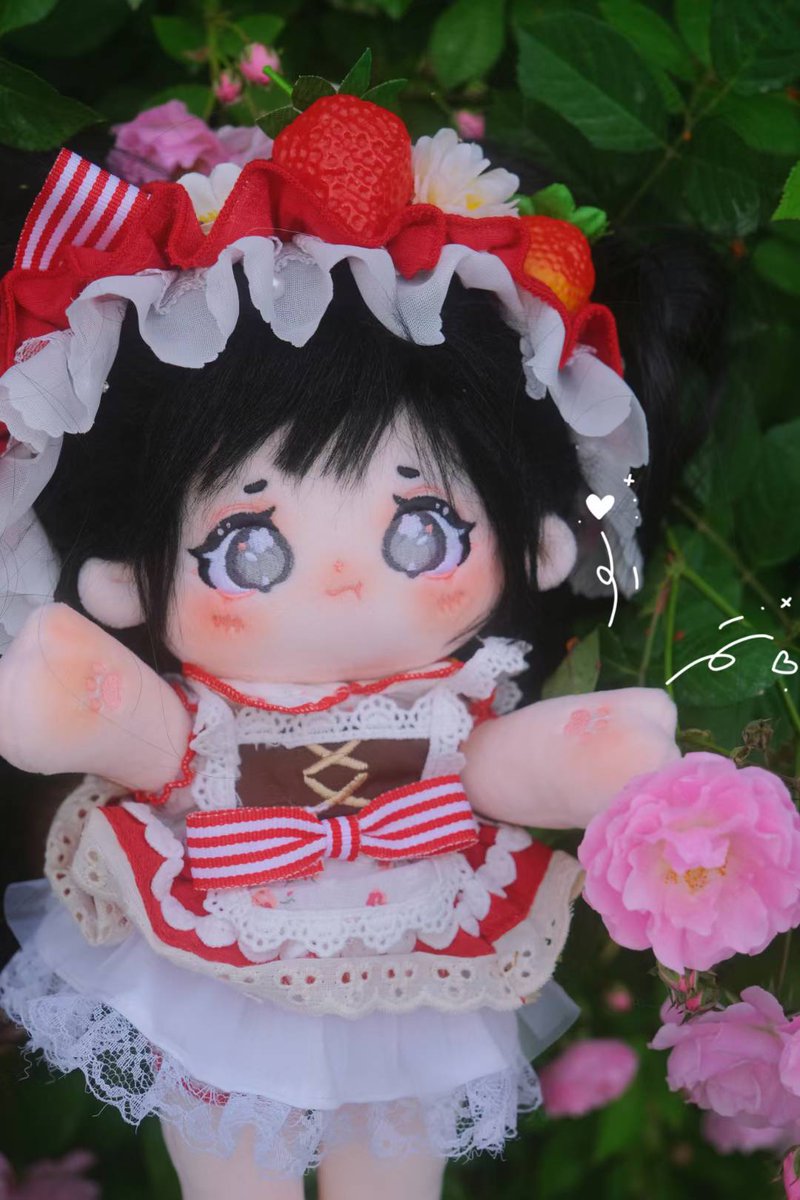 HengZeToys's tweet photo. Hello 🌹
I’m taking a walk in the rose garden today.
Love my frilly lolita dress.
Want a plush version of your own character?
Custom orders available.
#kawaiiplush #softtoy #plushdoll #plushcommission #characterplush #dollcommissions #hengzetoys https://t.co/7vdzpYlu2i