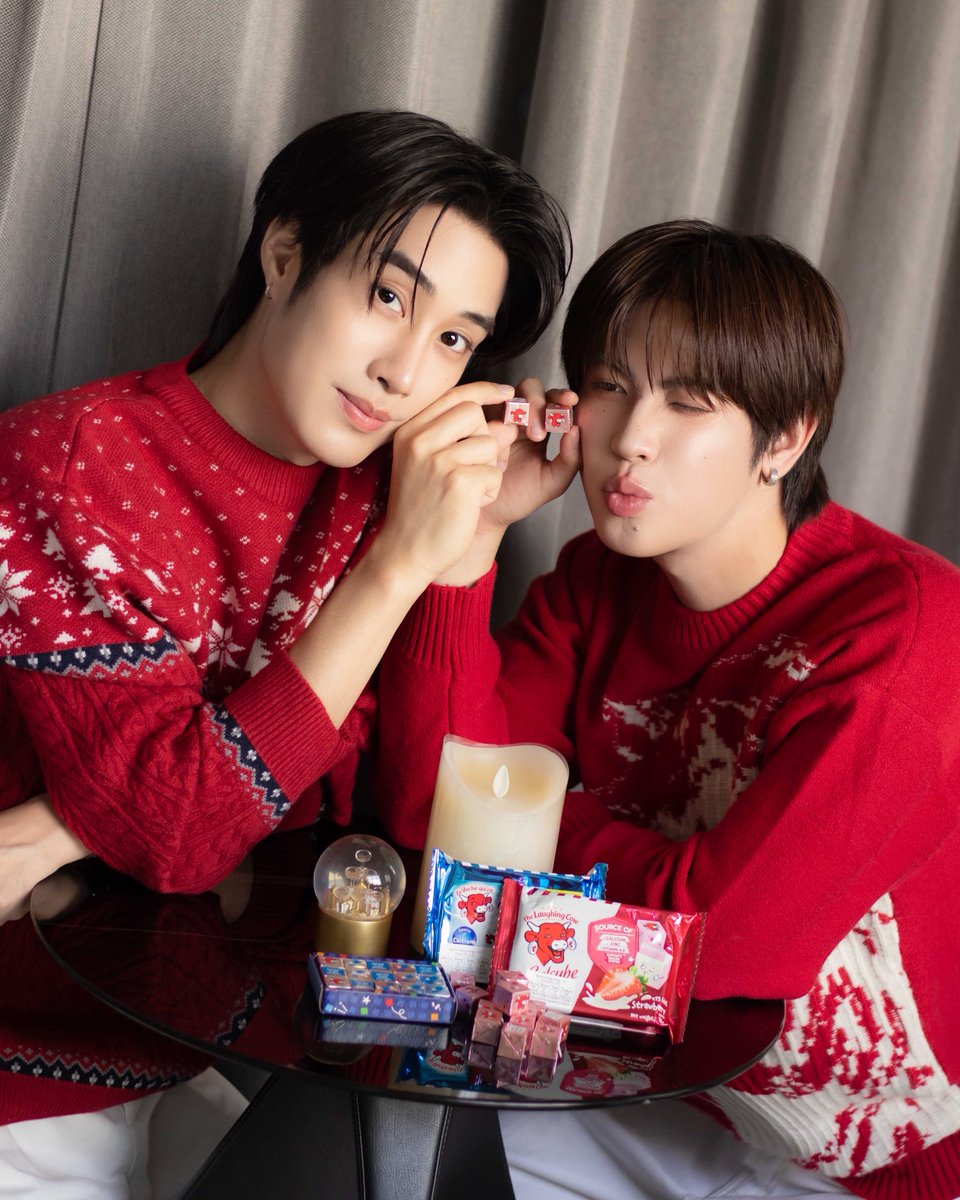 firstone_wnk's tweet photo. ต้นคริสต์มาสของคนอื่นเป็นต้นไม้ แต่ของเราสองคนเป็นชีสวัวแดง 🎄🧀🐮
ใครอยากมาช่วยพวกเราต่อให้สูงกว่านี้บ้าง? เหลืออีก 12 วัน! ซื้อชีสวัวแดง แล้วลงทะเบียนลุ้นเป็นผู้โชคดีเลย 👉🏻https://t.co/8spwfPqx8K
ติดตามรายละเอียดเพิ่มเติมทาง FB: The Laughing Cow Thailand #TleFirstoneชีสวัวแดง https://t.co/QMoRbMJwWB