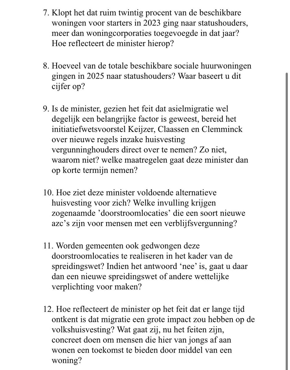 MonaKeijzer's tweet photo. “Starters kunnen gelukkig bij hun ouders wonen.”

Hoe losgezongen van de werkelijkheid kan een minister van volkshuisvesting zijn? Wie heeft bij deze minister prioriteit: onze jongeren die al jaren zoeken naar een woning of statushouders?

Kamervragen👇🏻 https://t.co/xHu2dSrr7E